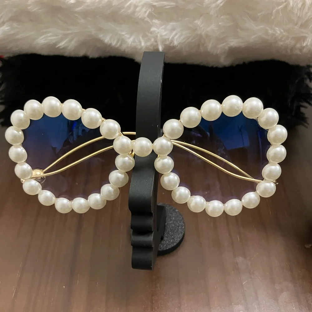 Faux Pearl-Embellished Round Gold Frame, Ivory Pearls - Picture 5 of 14